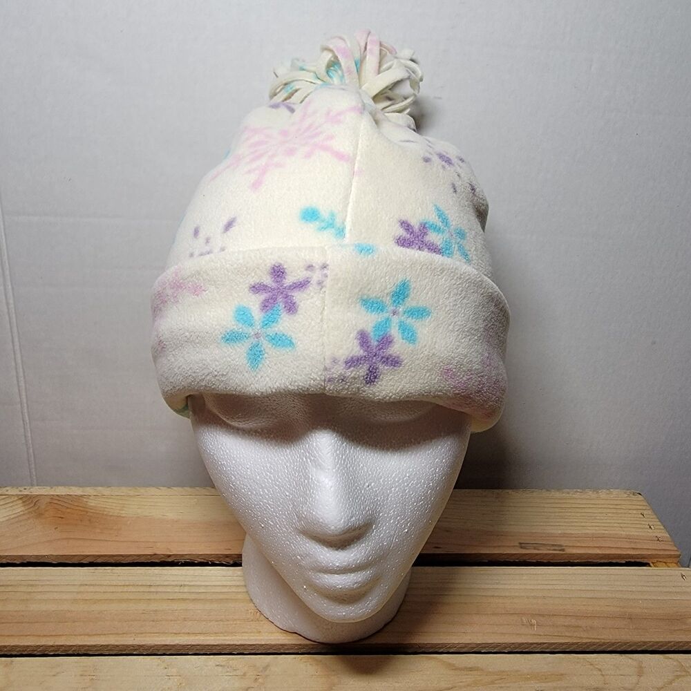 Fleece Hat White w/ Snowflakes